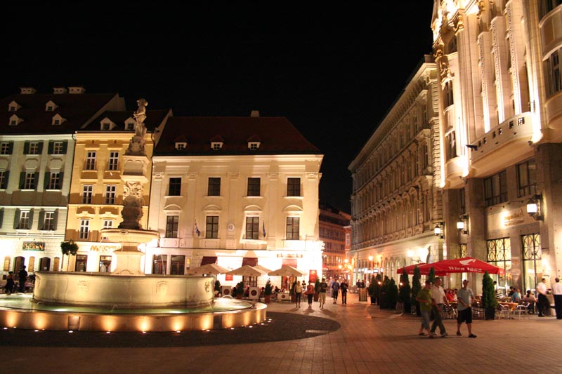 place bratislava de nuit